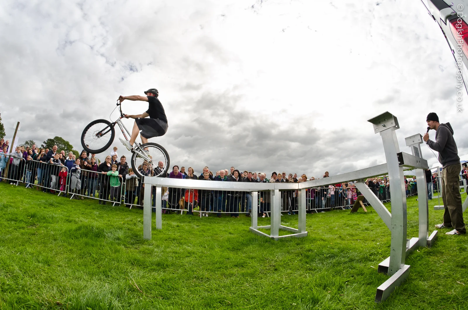 Crowd watching a 3SIXTY rider cross a metal beam